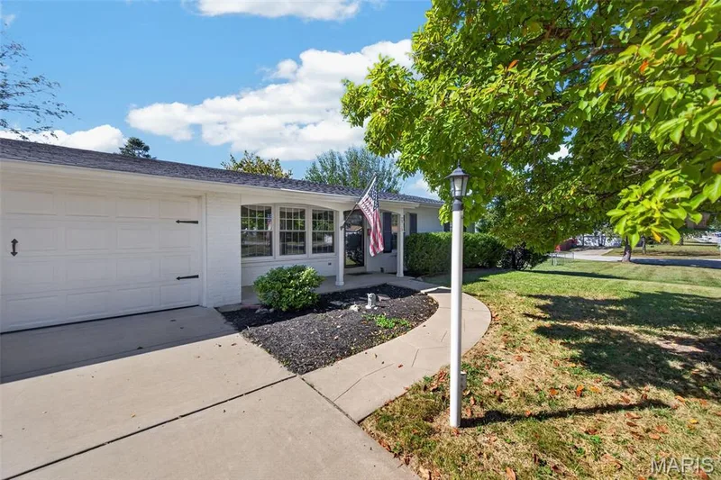 A closer look at the front entry and landscaped walkway. — 2913 Cypress Drive, St Charles, MO 63301