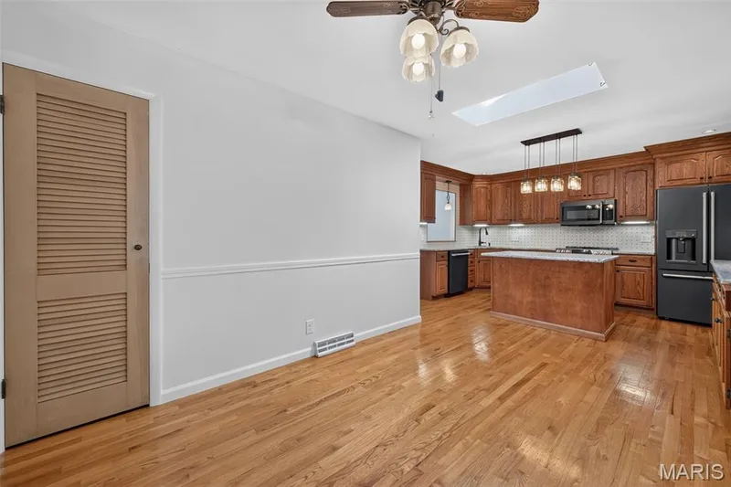 Casual dining area between the kitchen and family room. — 2913 Cypress Drive, St Charles, MO 63301