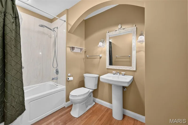 Main hall bath with tub, pedestal sink and built-in shelving. — 2913 Cypress Drive, St Charles, MO 63301