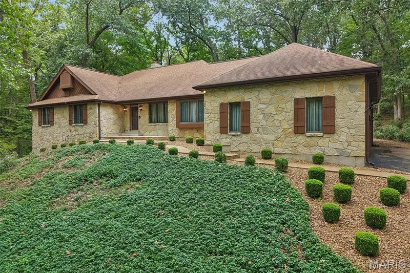 2260 Ridgley Woods Drive, Chesterfield, MO — listing photo 1