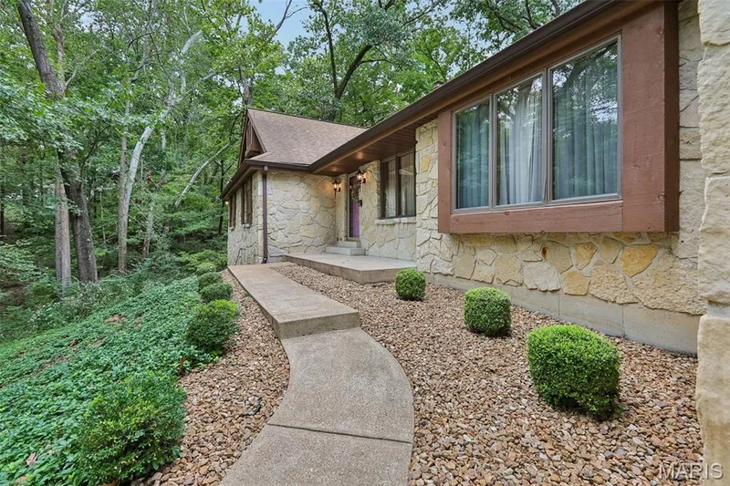 2260 Ridgley Woods Drive, Chesterfield, MO 63005 — listing photo 3 of 44
