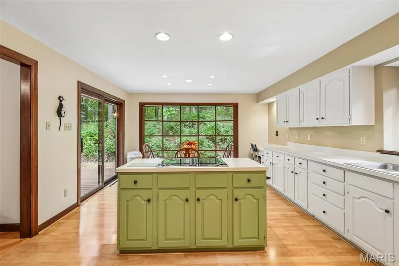 2260 Ridgley Woods Drive, Chesterfield, MO 63005 — listing photo 12 of 44