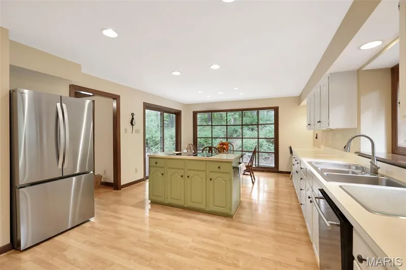 2260 Ridgley Woods Drive, Chesterfield, MO 63005 — listing photo 13 of 44