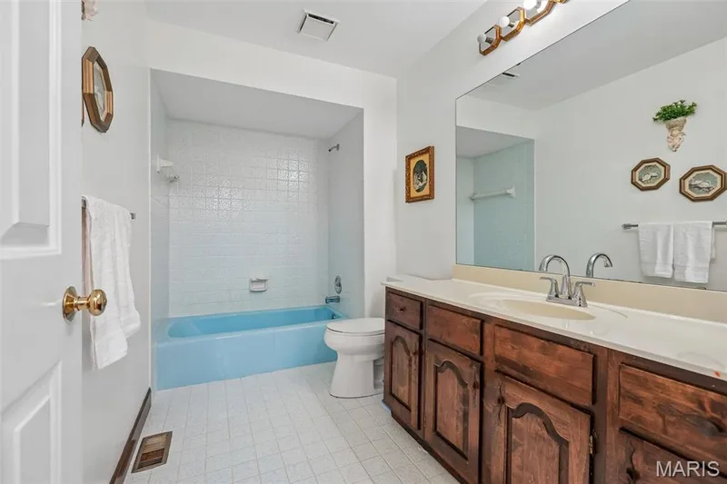 Hall Bath — 2260 Ridgley Woods Drive, Chesterfield, MO 63005