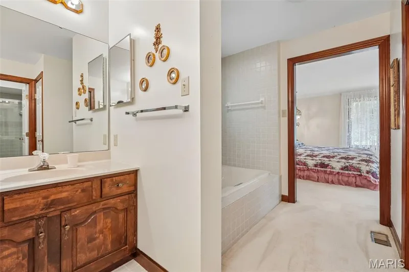 2260 Ridgley Woods Drive, Chesterfield, MO 63005 — listing photo 22 of 44