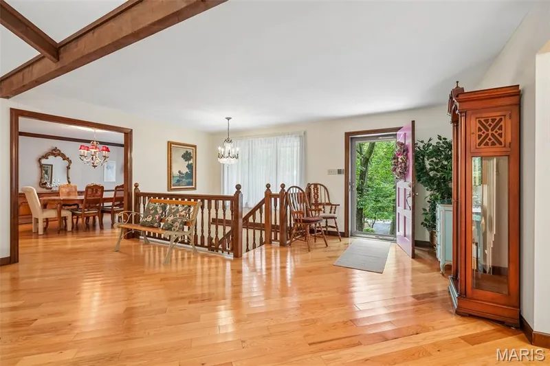 Spacious entryway — 2260 Ridgley Woods Drive, Chesterfield, MO 63005