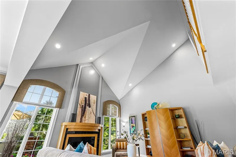 2 Upper Conway Lane, Chesterfield, MO 63017 — listing photo 14 of 51
