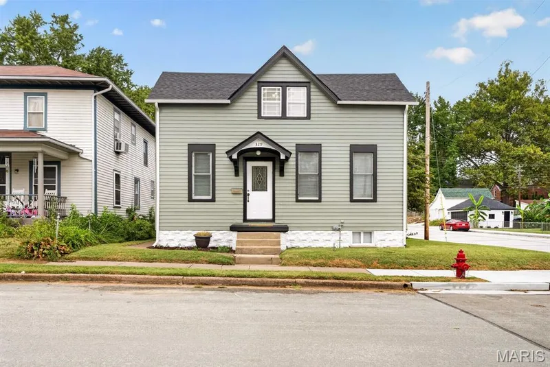 Welcome Home! 329 Houston St. UNIQUE PROPERTY — 329 Houston Street, St Charles, MO 63301