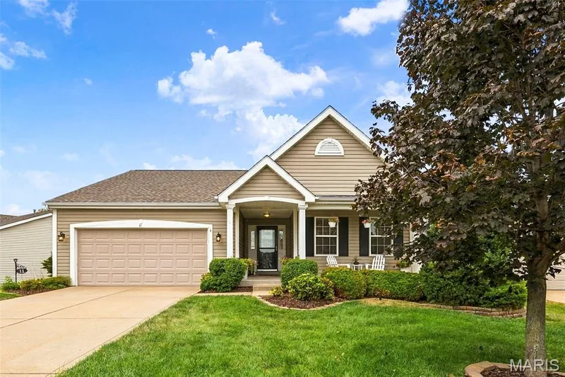 Lush landscaping — 11 Lambeth Lane, Dardenne Prairie, MO 63368