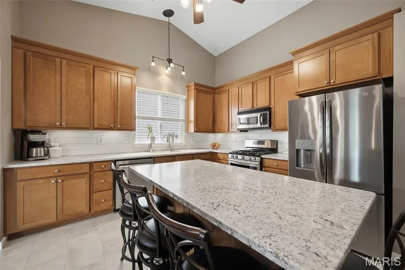beautiful maple cabinets — 11 Lambeth Lane, Dardenne Prairie, MO 63368
