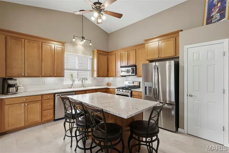 Stainless appliances & large pantry — 11 Lambeth Lane, Dardenne Prairie, MO 63368