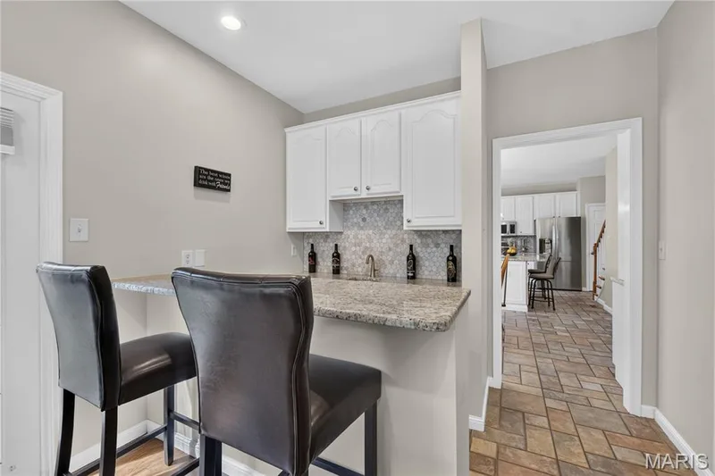Family room walk behind wet bar. — 947 Crown Pointe Estates Drive, Wildwood, MO 63021