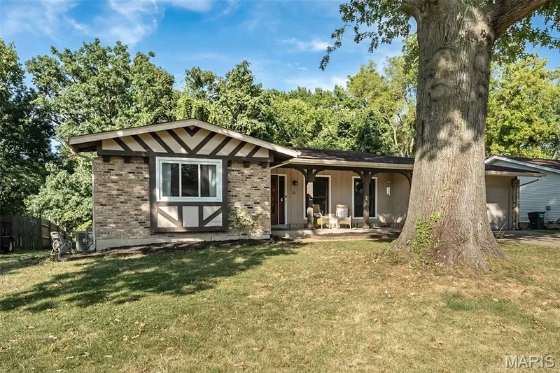 21 San Carlos Drive, St Charles, MO 63303 — listing photo 2 of 44
