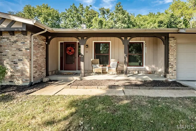 21 San Carlos Drive, St Charles, MO 63303 — listing photo 3 of 44