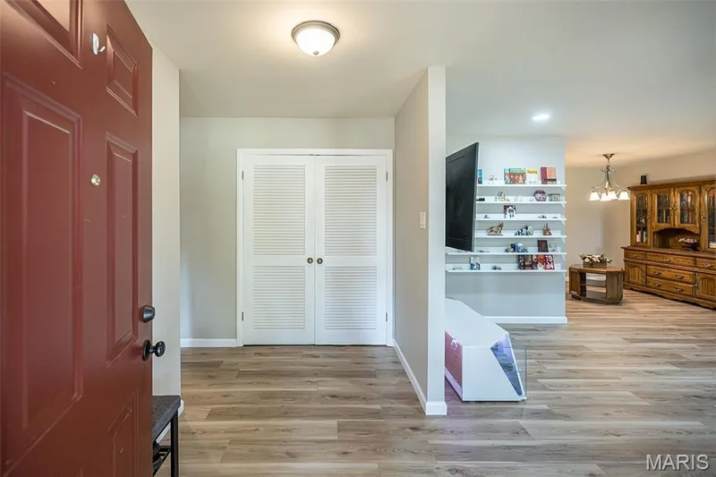 21 San Carlos Drive, St Charles, MO 63303 — listing photo 4 of 44