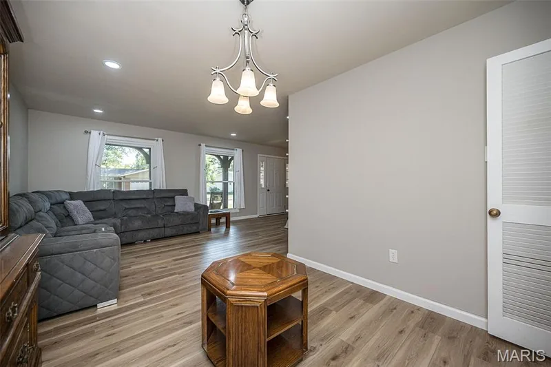 21 San Carlos Drive, St Charles, MO 63303 — listing photo 9 of 44