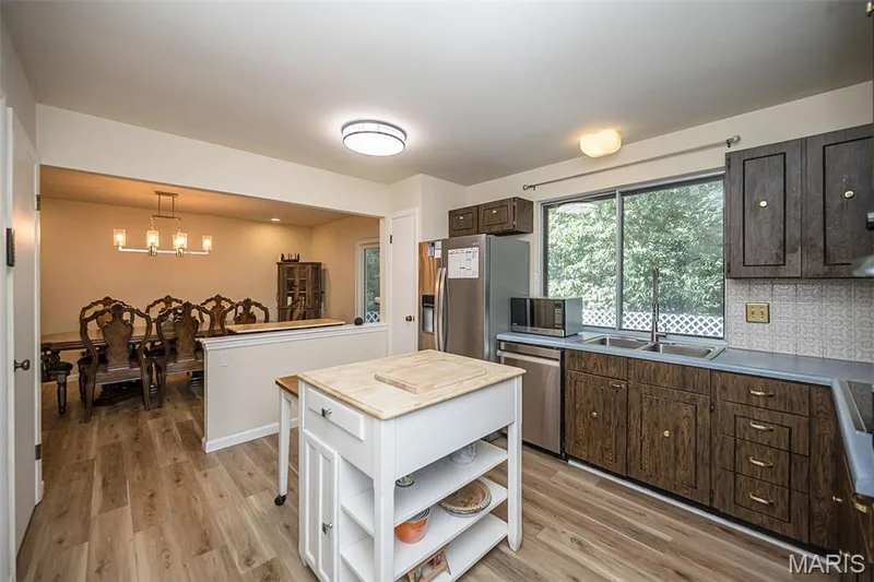 21 San Carlos Drive, St Charles, MO 63303 — listing photo 10 of 44