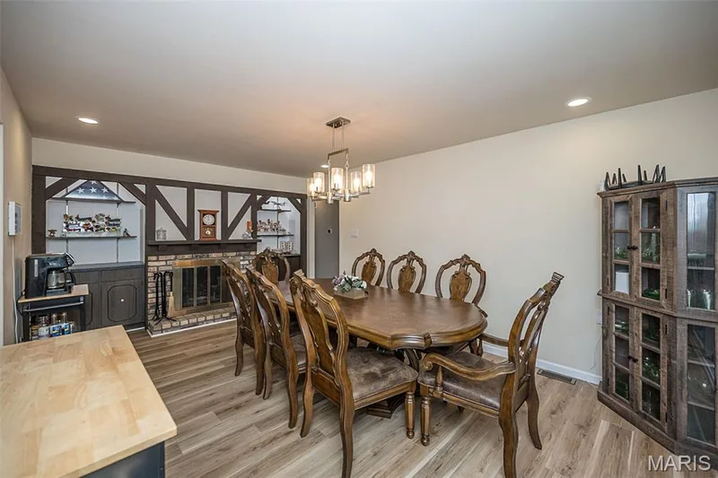 21 San Carlos Drive, St Charles, MO 63303 — listing photo 13 of 44
