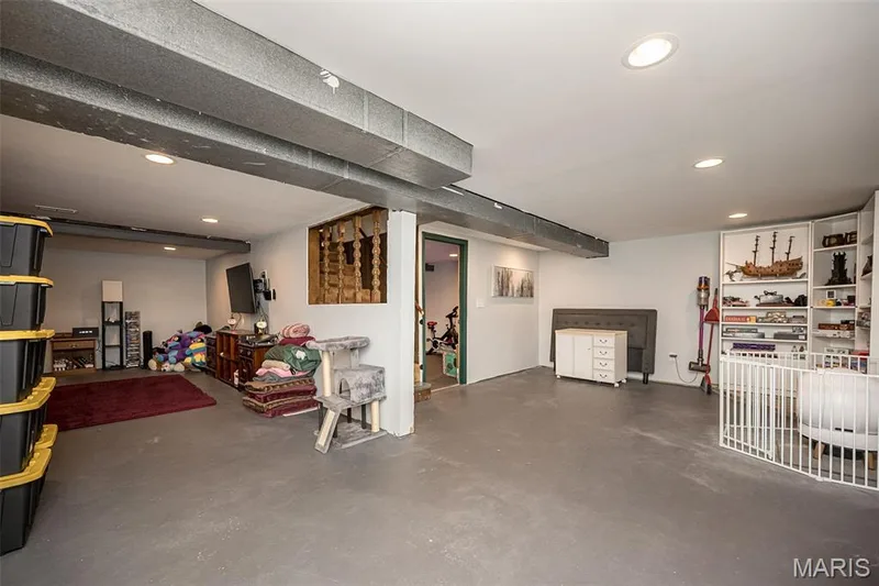 21 San Carlos Drive, St Charles, MO 63303 — listing photo 27 of 44