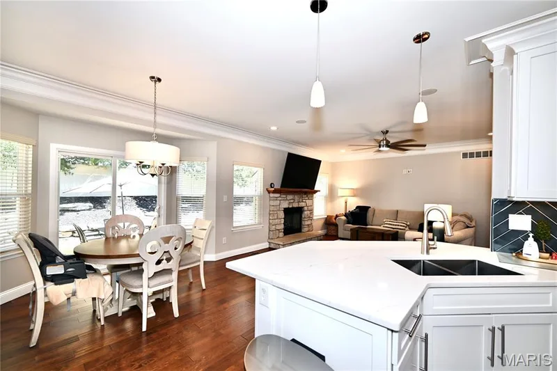 412 Cottage Grove Drive, Wentzville, MO 63385 — listing photo 7 of 31