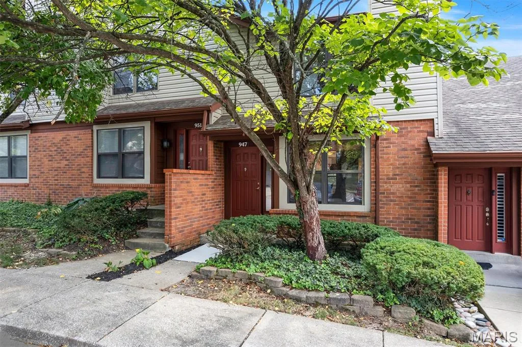 947 Quail Meadows Court #E, Chesterfield, MO 63017 — listing photo 1 of 62