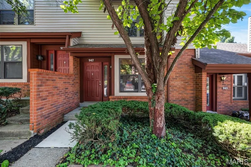 947 Quail Meadows Court #E, Chesterfield, MO 63017 — listing photo 2 of 62