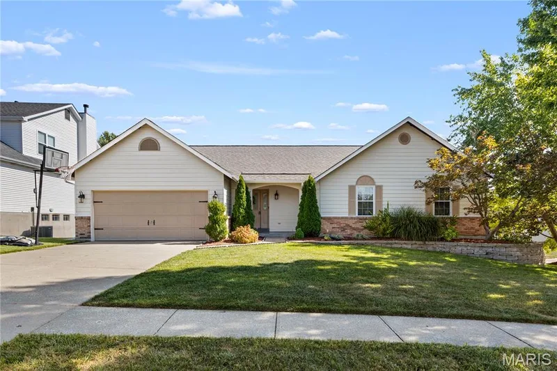 2079 Autumn Wood Drive, St Charles, MO 63303 — listing photo 2 of 35