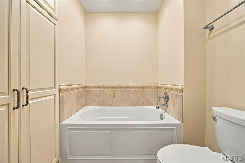 2394 Baxton Way, Chesterfield, MO 63017 — listing photo 15 of 40