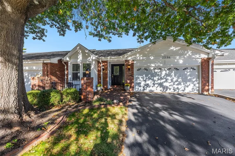 2394 Baxton Way, Chesterfield, MO — listing photo 1