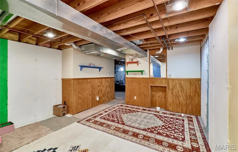 Wood paneling and white wall finishes — 16500 Victoria Crossing Drive, Wildwood, MO 63040