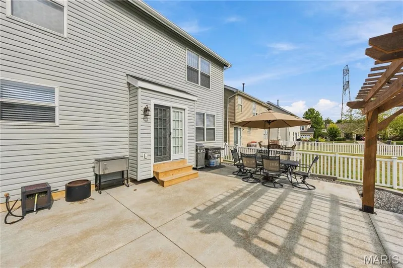 Custom Patio — 64 Brimstone Corner, O'Fallon, MO 63366