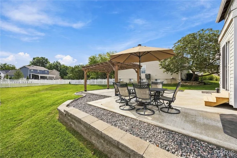 Custom Patio — 64 Brimstone Corner, O'Fallon, MO 63366