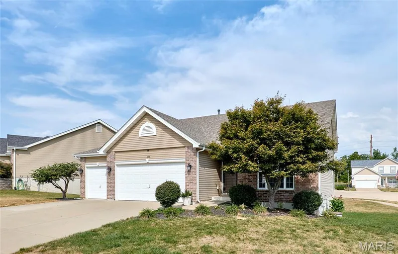699 Springfield Drive, Wentzville, MO 63385 — listing photo 5 of 31