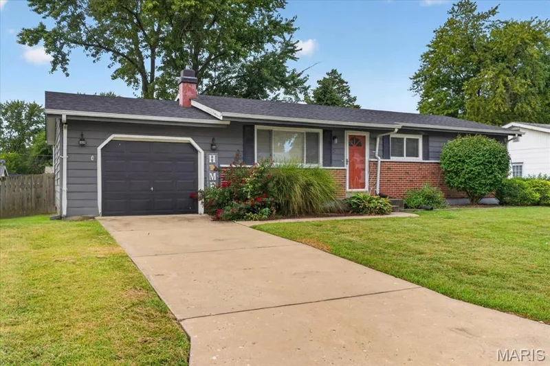 6 Saint Violet Drive, St Peters, MO 63376 — listing photo 1 of 48