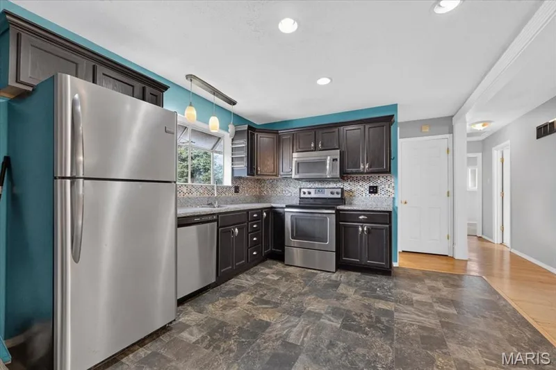 6 Saint Violet Drive, St Peters, MO 63376 — listing photo 10 of 48