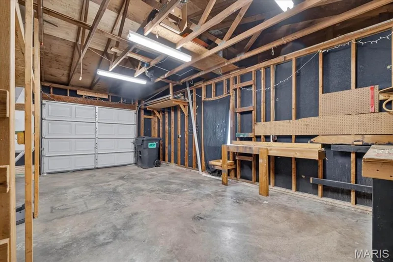 Garage — 6 Saint Violet Drive, St Peters, MO 63376