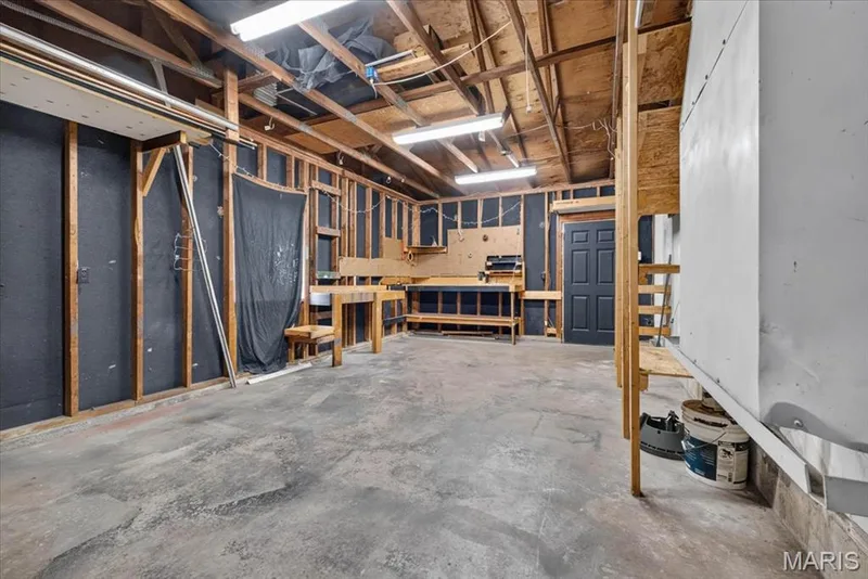 Garage — 6 Saint Violet Drive, St Peters, MO 63376