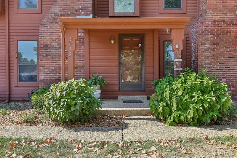 3012 Duclair Parkway #G, St Charles, MO 63303 — listing photo 2 of 34