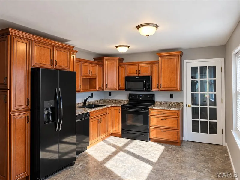 404 Duchesne Avenue, O'Fallon, MO 63366 — listing photo 3 of 17