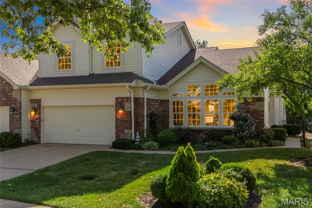14762 Thornbird Manor Parkway, Chesterfield, MO 63017 — listing photo 1 of 35