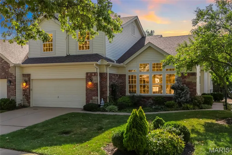 14762 Thornbird Manor Parkway, Chesterfield, MO 63017 — listing photo 1 of 35