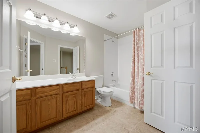 14762 Thornbird Manor Parkway, Chesterfield, MO 63017 — listing photo 24 of 35