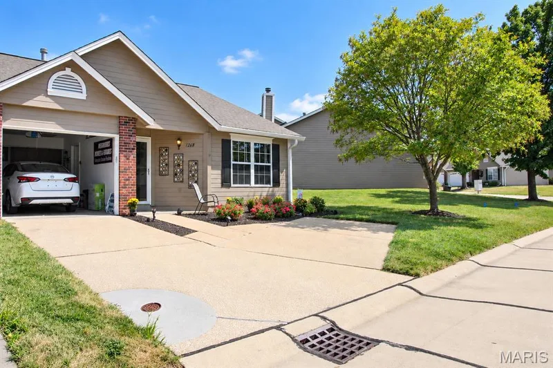 1268 Shirley Ridge Drive #D, St Charles, MO 63304 — listing photo 2 of 21