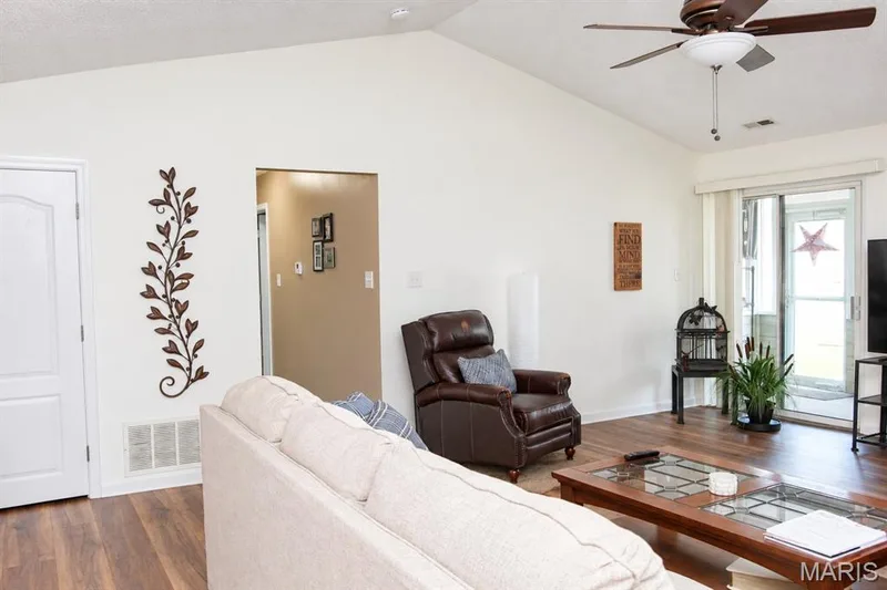 1268 Shirley Ridge Drive #D, St Charles, MO 63304 — listing photo 8 of 21