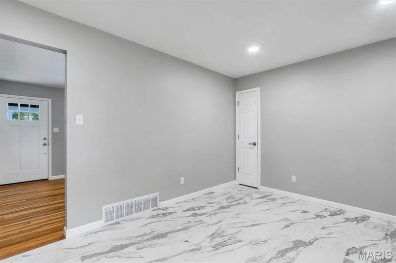 110 Paula Drive, St Charles, MO 63301 — listing photo 6 of 29