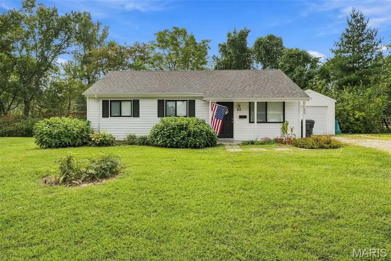 512 Eggering Drive, O'Fallon, MO β listing photo 1