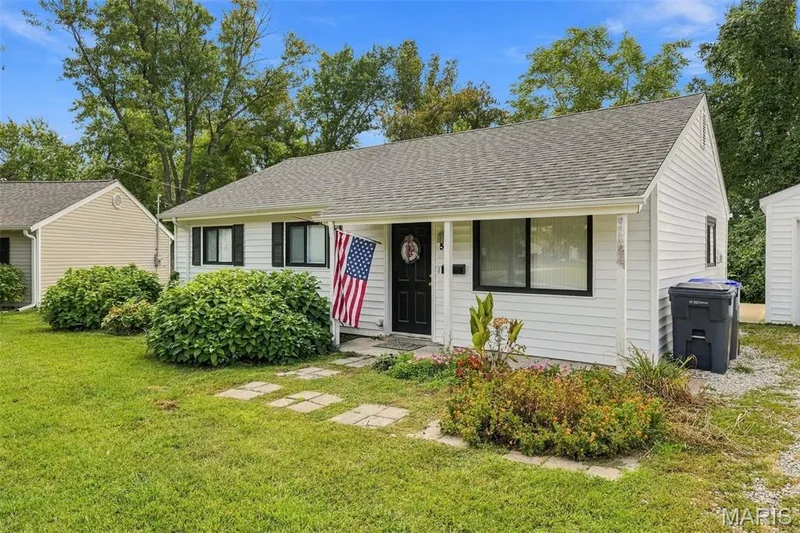 512 Eggering Drive, O'Fallon, MO 63366 — listing photo 2 of 25