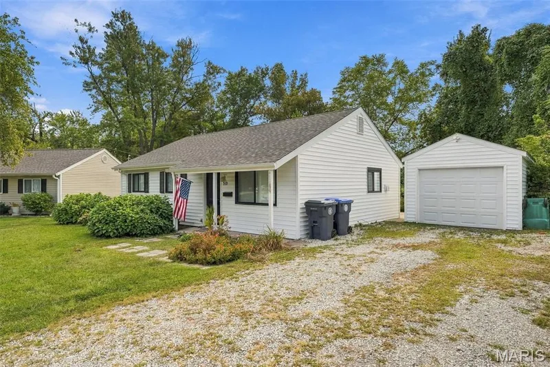 512 Eggering Drive, O'Fallon, MO 63366 — listing photo 4 of 25