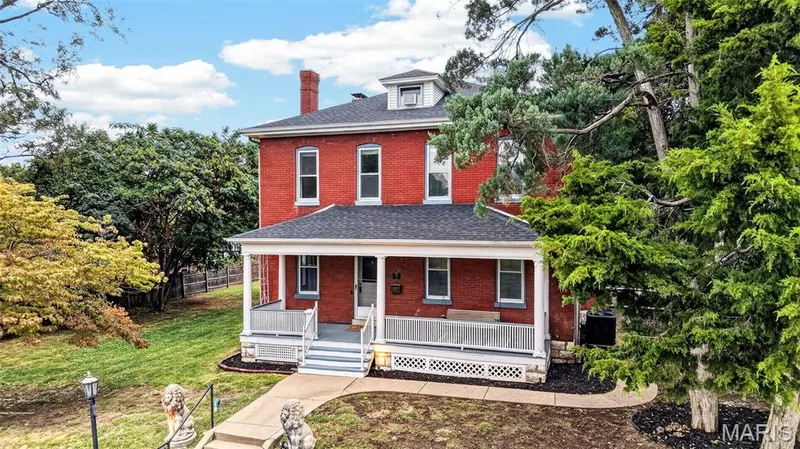552 Clark Street, St Charles, MO 63301 — listing photo 2 of 69