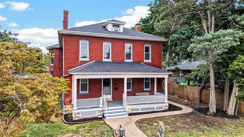 552 Clark Street, St Charles, MO 63301 — listing photo 3 of 69